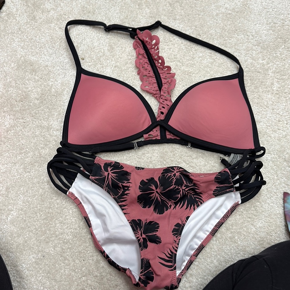 Bikini with flower detail